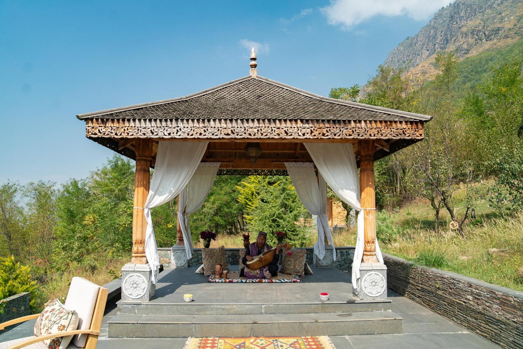 Qayaam Gah Srīnagar Exterior foto